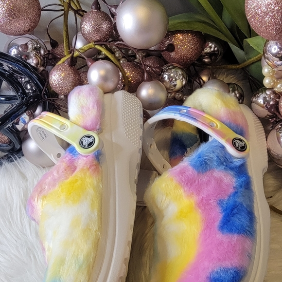 Crocs CLASSIC FUR SURE WOMEN CLOG - Picture 4 of 10